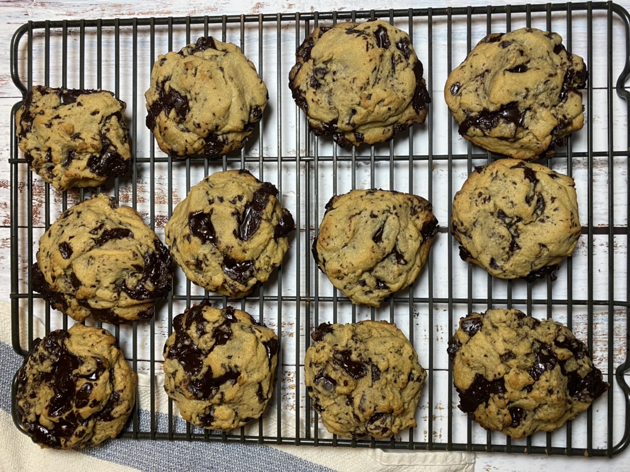 296BC5D7 E1B1 4BFF B14C 0EA94CD6C115 - Double Stuffed Chewy Dark Chocolate Chunk Mint Cookies