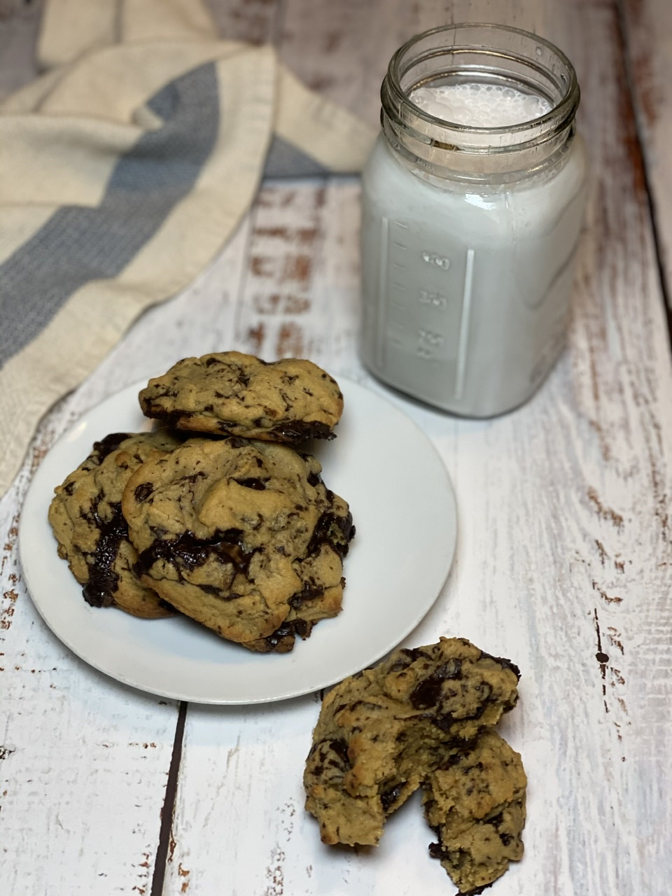 2CFC6613 5CF8 4494 9528 8418638B2ABC - Double Stuffed Chewy Dark Chocolate Chunk Mint Cookies