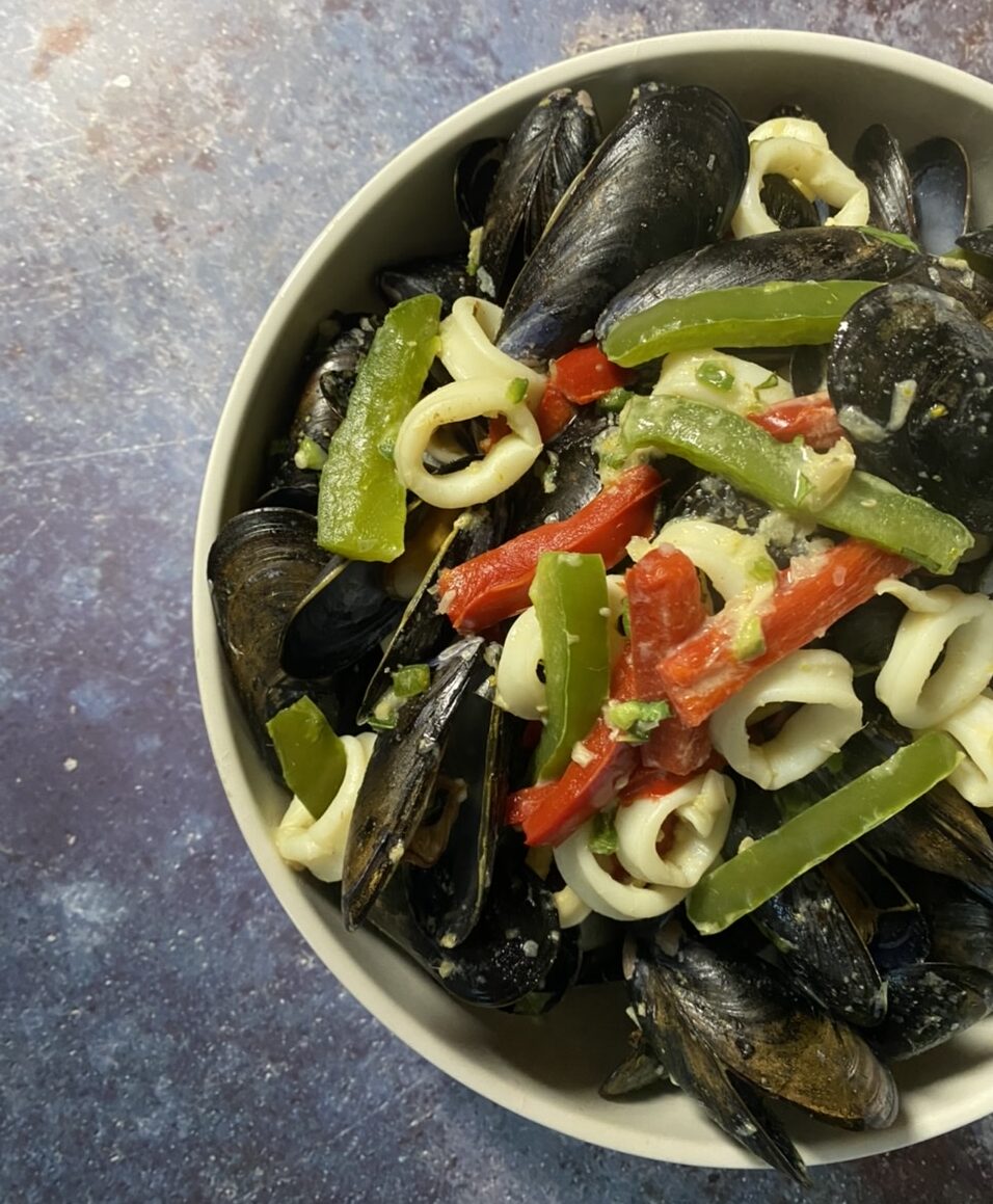 34275BFC 3903 4A24 B410 F018B91CC555 e1599422010479 - Spicy Green Curry with Mussels & Squid