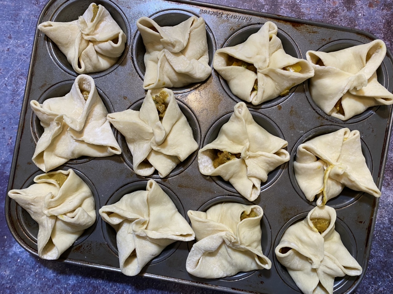 89BF2A64 9D5E 46C3 8A9E 3D64F1C1A959 - Singapore Inspired Indian Chicken Curry Stuffed Hand Pies