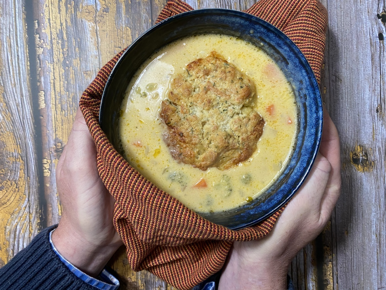 1A8C71D0 79CF 4637 A888 0BF666E3D7D6 - Scrumptious Broccoli Cheddar Soup & Gruyere Biscuits