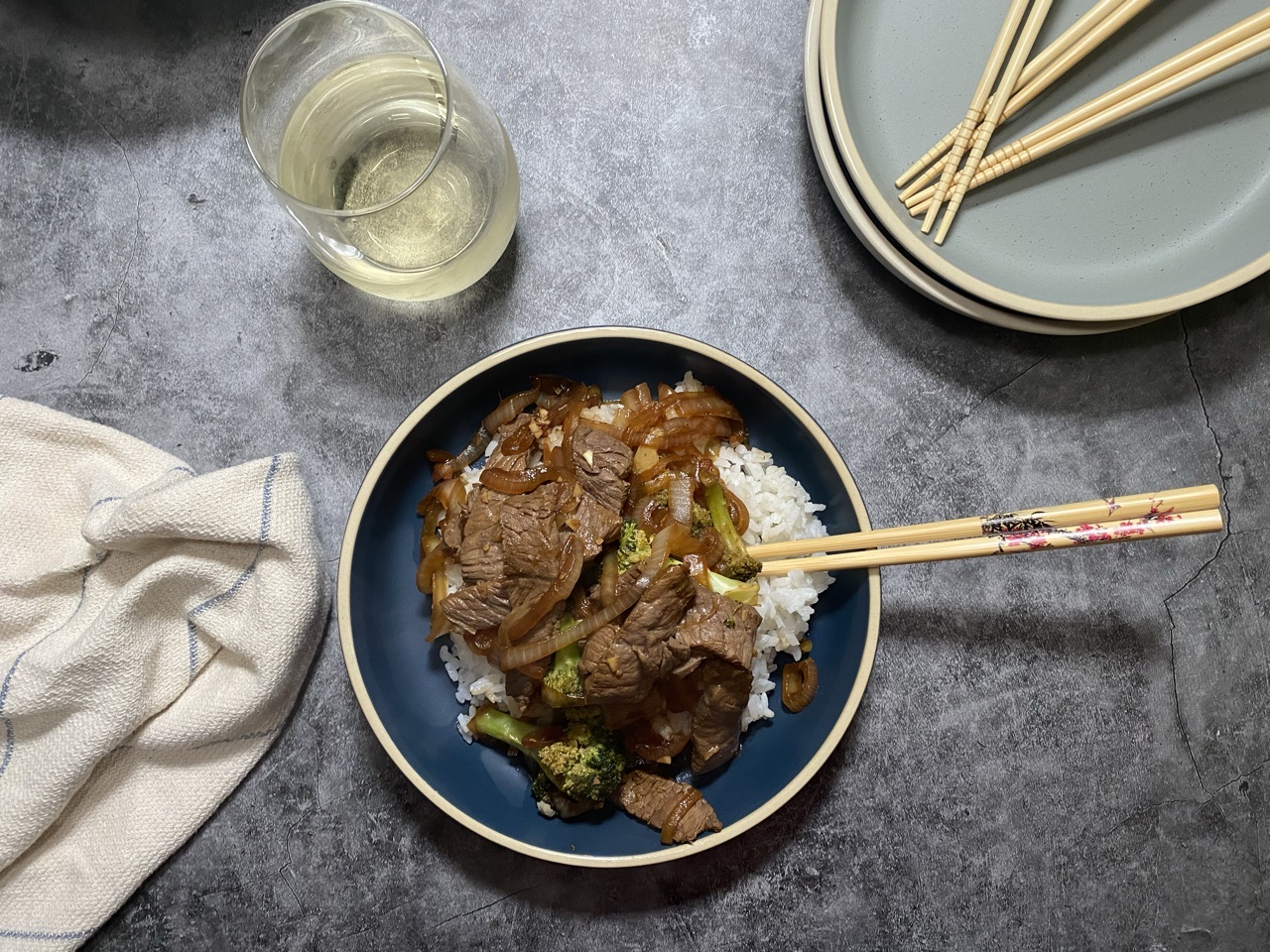 454D4D41 1B38 4983 A08B AA08FDEFC6BD - Filipino Steak (Bistek) with Onions & Broccoli