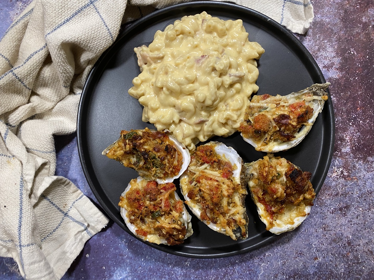 5C6A0F66 9FF6 4497 BA25 3F65802B0A91 - Sorry Charlie’s Copycat Casino Baked Oysters with Savory Macaroni & Cheese