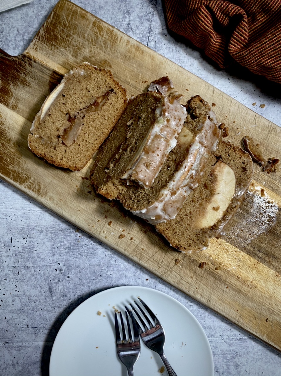 09B1F767 0471 429B 8C5E 14BF4557EB74 - Apple Pie Bread with a Ginger Glaze