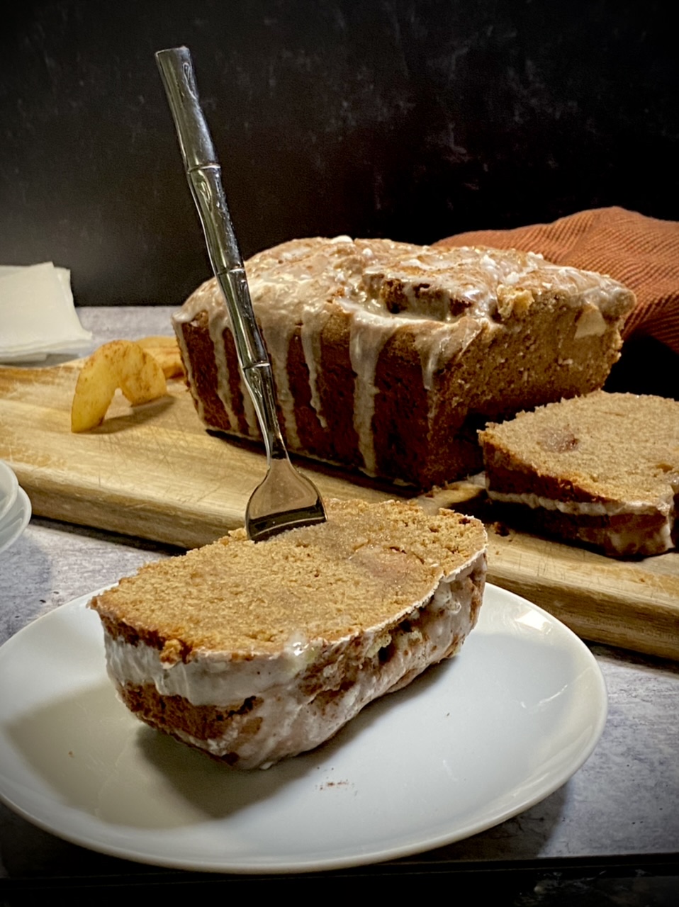 1E2AFDF5 BB1F 4C7C 889F 13885752870F - Apple Pie Bread with a Ginger Glaze