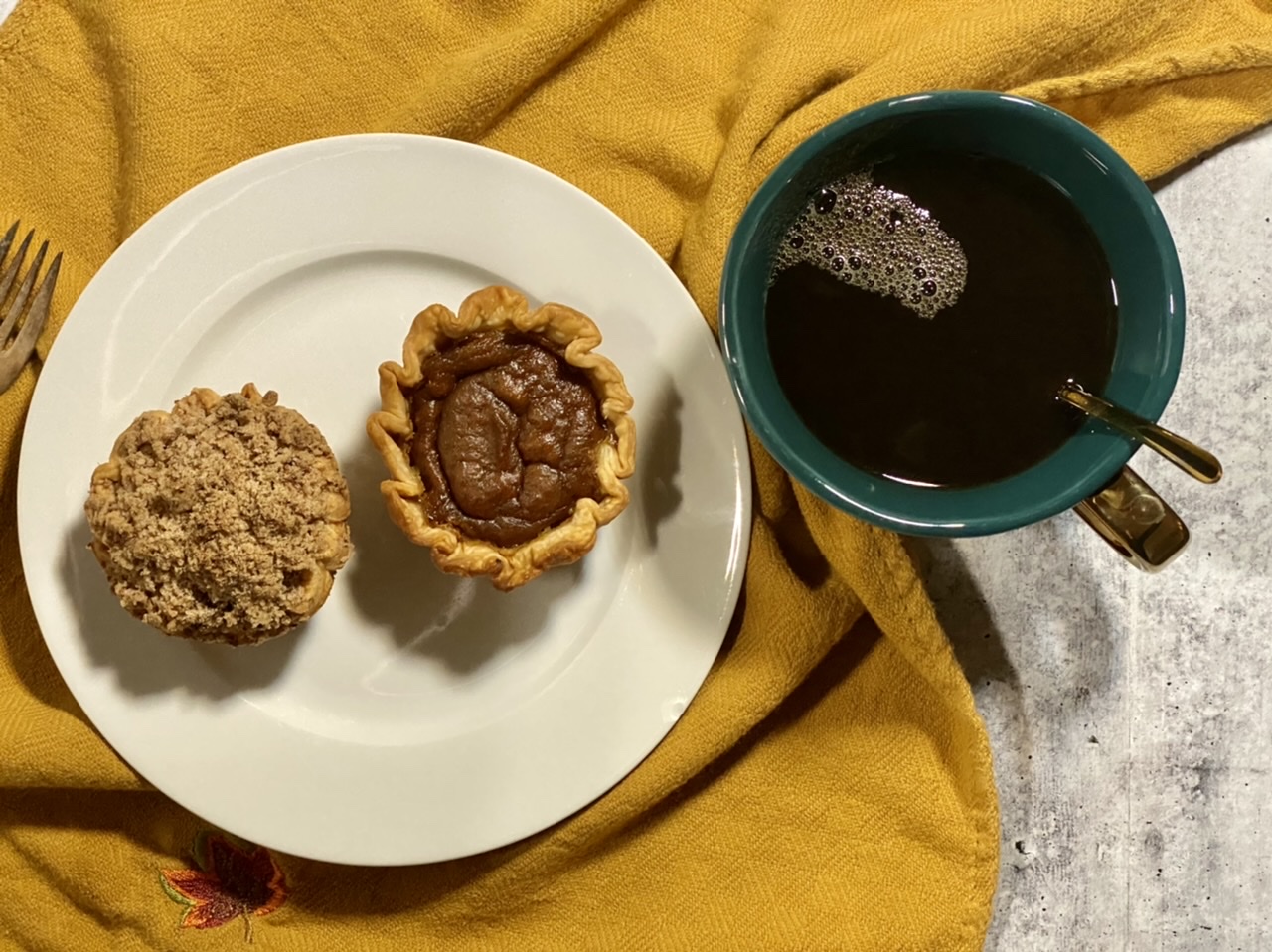 7B48D7A8 3C15 4CA7 889B 67C82EA171AE - Mini Pumpkin Pies & Apple Crumble Pies