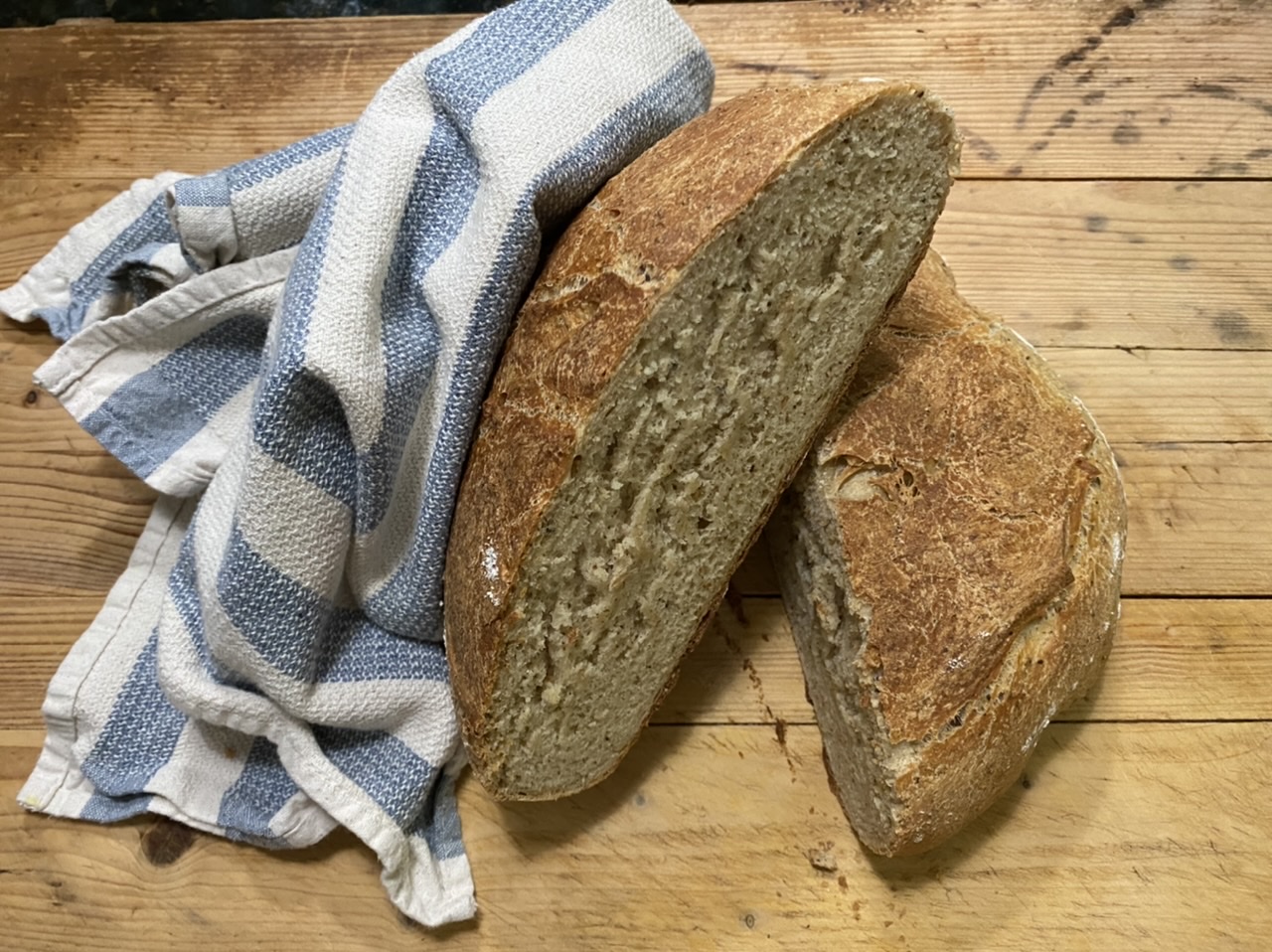 200: WHOLEMEAL SOURDOUGH BREAD - Stone Baked OR in a Dutch Oven
