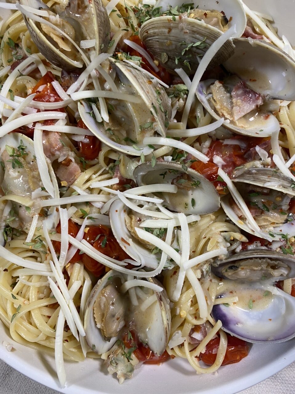 86C661BB A5CF 4CF4 BCB2 A63C556CC4B5 e1608922809851 - Clam Linguine with Shallots, Bacon, & Burst Cherry Tomatoes