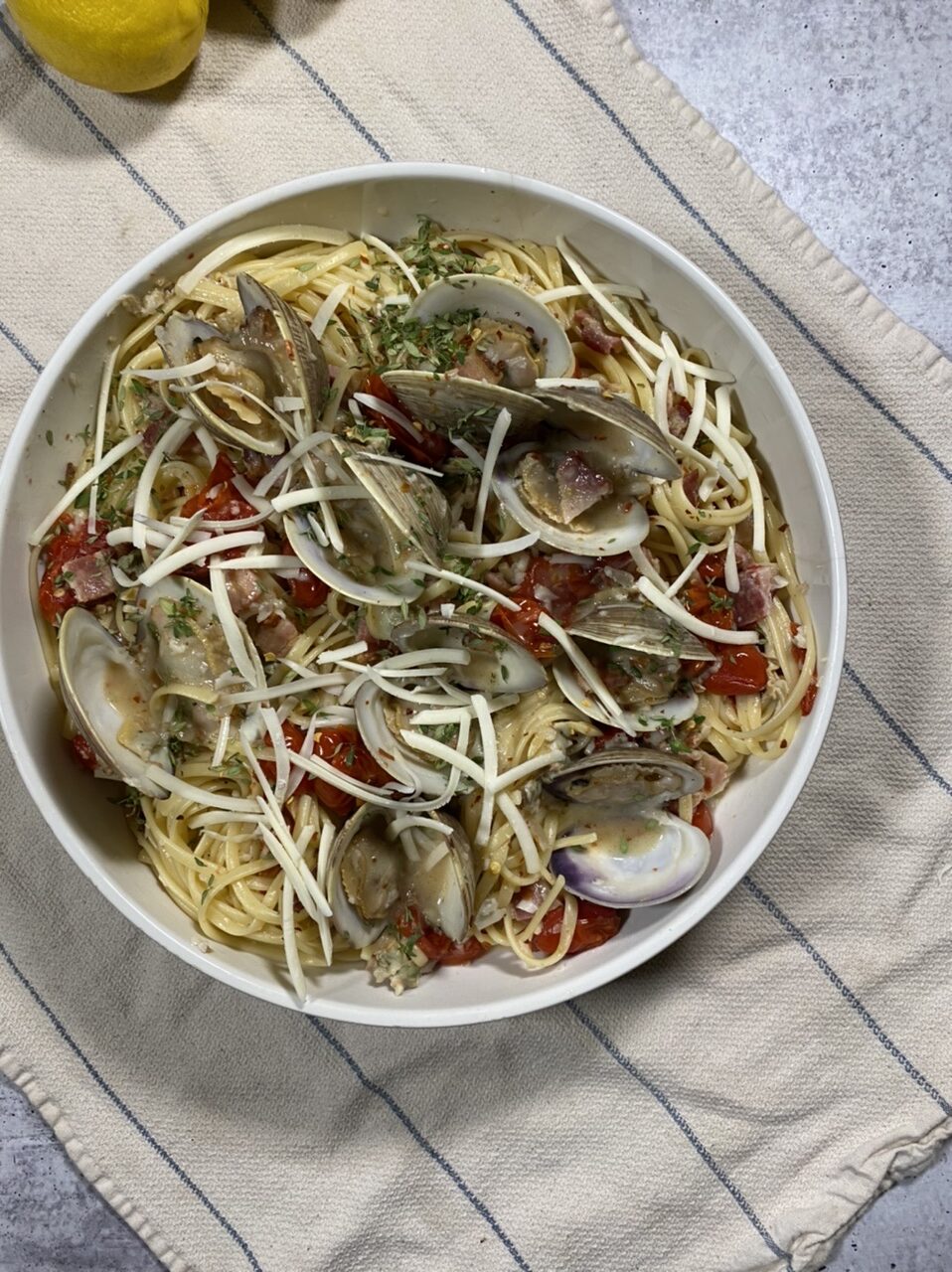 9615ED57 9906 4FF6 8B95 14764B146C44 e1608922787933 - Clam Linguine with Shallots, Bacon, & Burst Cherry Tomatoes