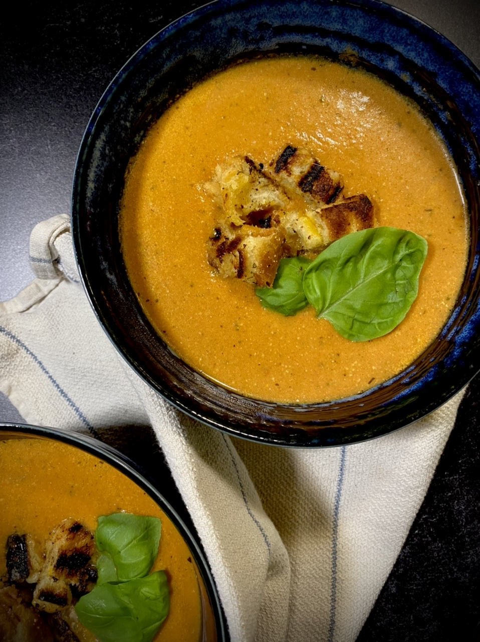 D1839418 5C0F 4F8E 9814 F97595E1EE50 - One Pot Tomato Soup with Grilled Cheese Croutons