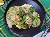 1F8756FE 93BC 4ED6 ADED 024A9A5A3F46 200x150 - Irish Scallops with Leeks and Peas over Mashed Potatoes
