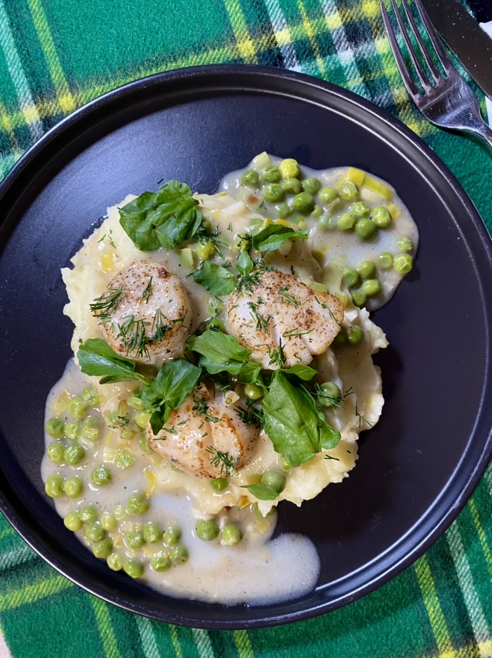 4E781F4D D5EB 4905 A9B3 FF3F84E995F5 - Irish Scallops with Leeks and Peas over Mashed Potatoes