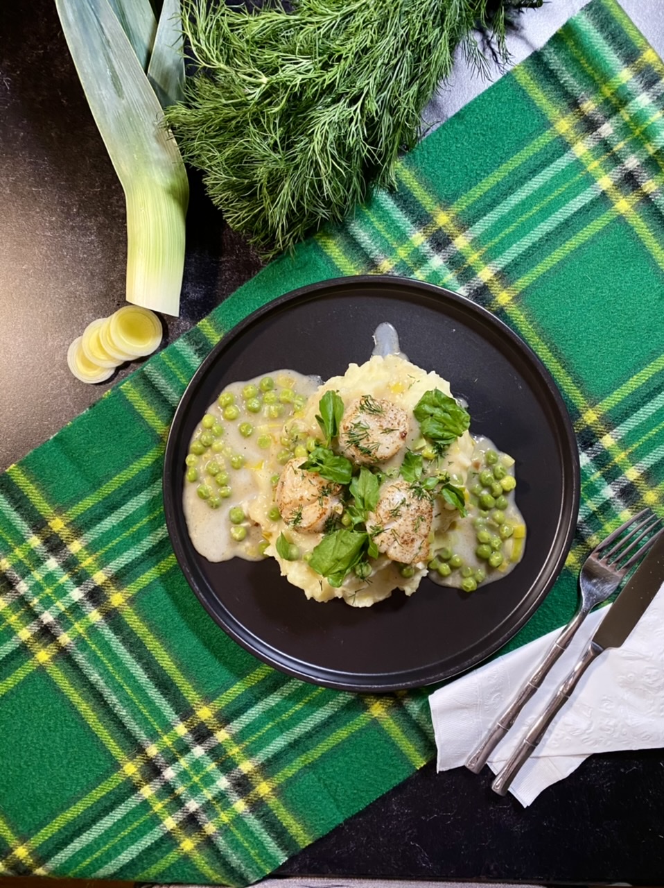 96A20A4C 7FA4 46F5 AF56 3FC9B83B9689 - Irish Scallops with Leeks and Peas over Mashed Potatoes