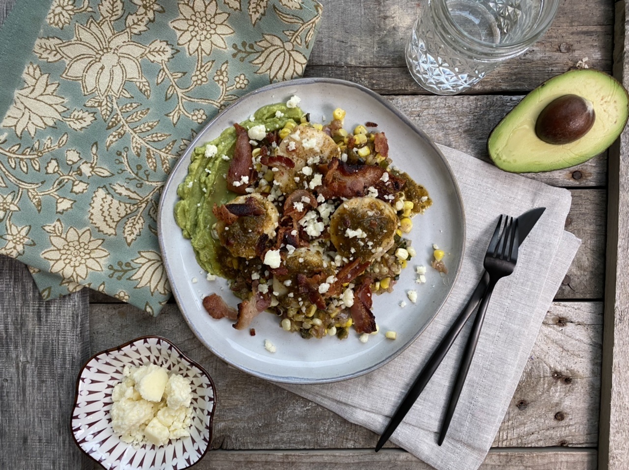 6734CA3F B3B2 4FAF 9CDE 82EE8DDF9890 - Salsa Verde Scallops with Summer Corn Salad and Guacamole