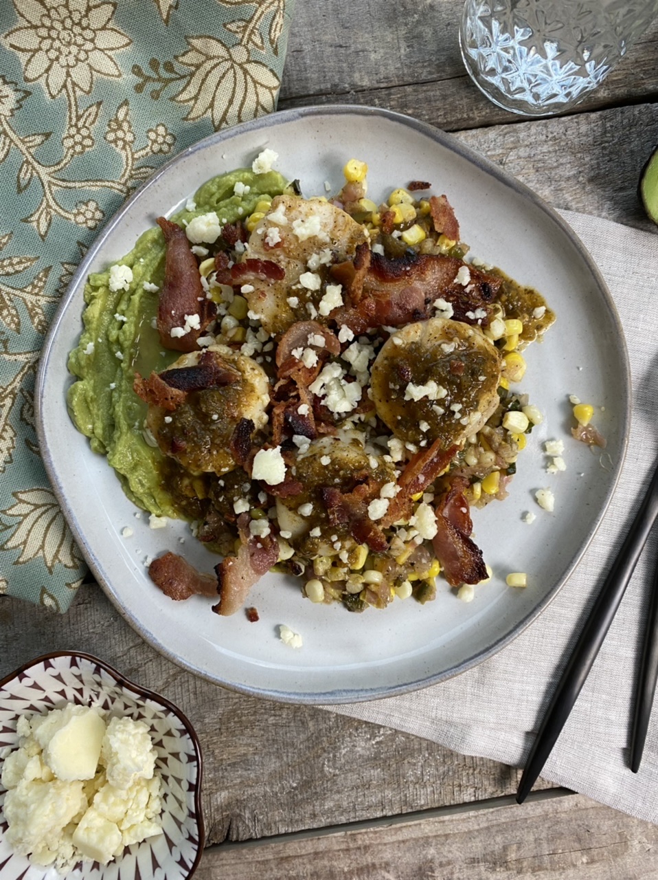 9E6F95F6 2F52 4E40 8A2E E27C2BE1E303 - Salsa Verde Scallops with Summer Corn Salad and Guacamole